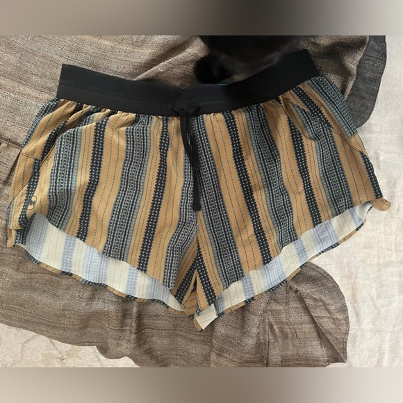 Janji Pants - SOLD EUC Janji AFO 3 inch run short, size small